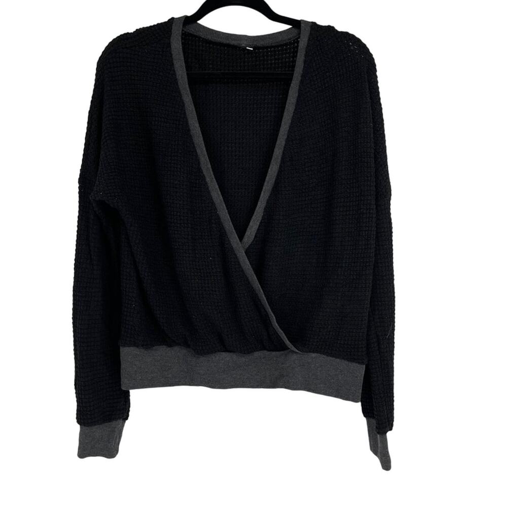 BLACK & GRAY LONG SLEEVE PULLOVER SWEATER LARGE